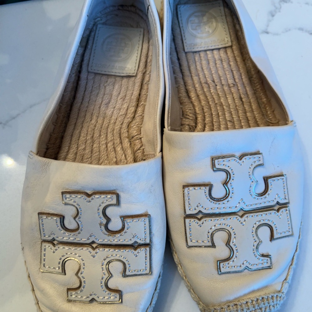 Tory Burch Cream leather Espadrilles with Jute Sole and Decorative Logo.